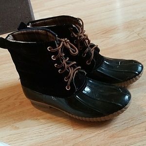 Duck boots